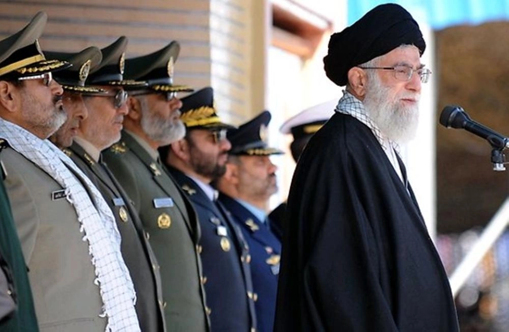 






النظام الإيراني يواجه مزيدا من العزلة                     (مكة)