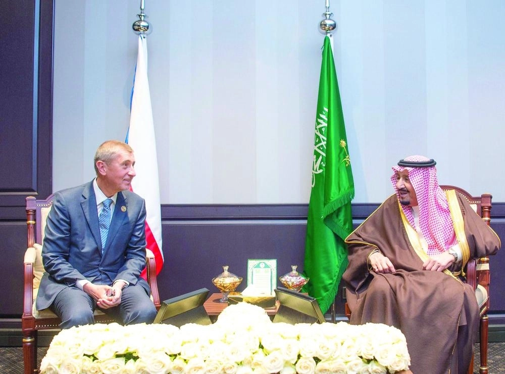 






الملك سلمان لدى لقائه أندريه بابيش