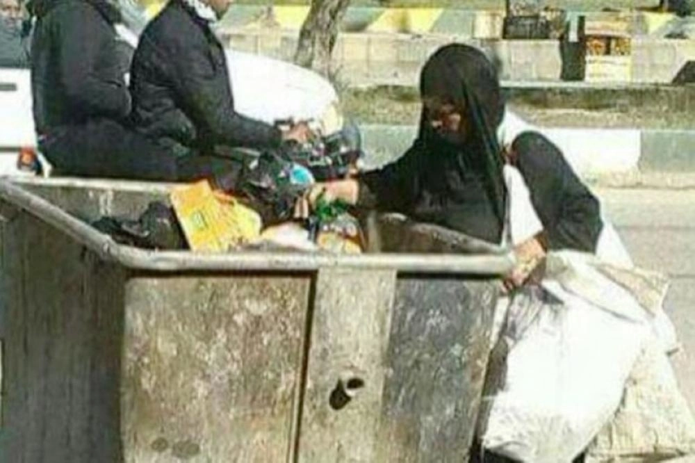 






إيرانيون لا يجدون قوتهم اليومي