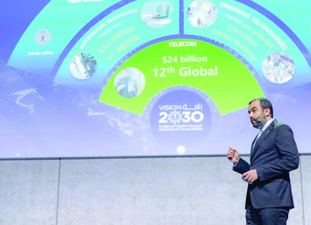 



السواحة متحدثا في المؤتمر                                (وزارة الاتصالات)