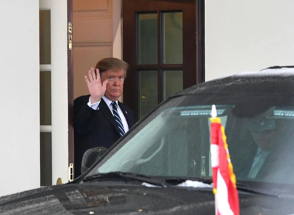 






ترمب قبل اللقاء                          (د ب أ)