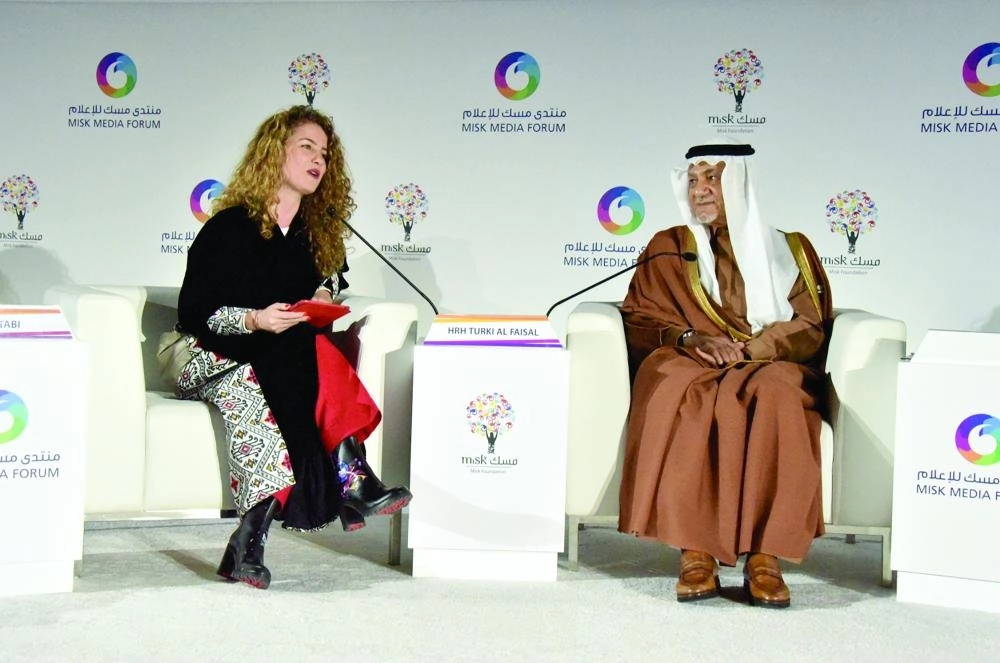 






تركي الفيصل وريما مكتبي خلال المنتدى                          (مفلح الحبابي)