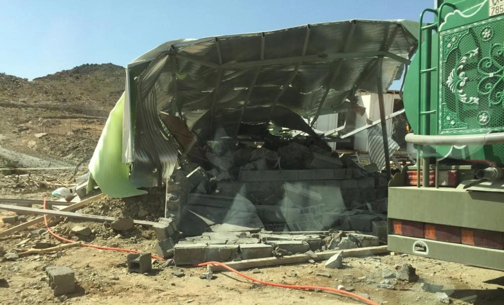 آليات الأمانة تزيل التعديات (مكة)