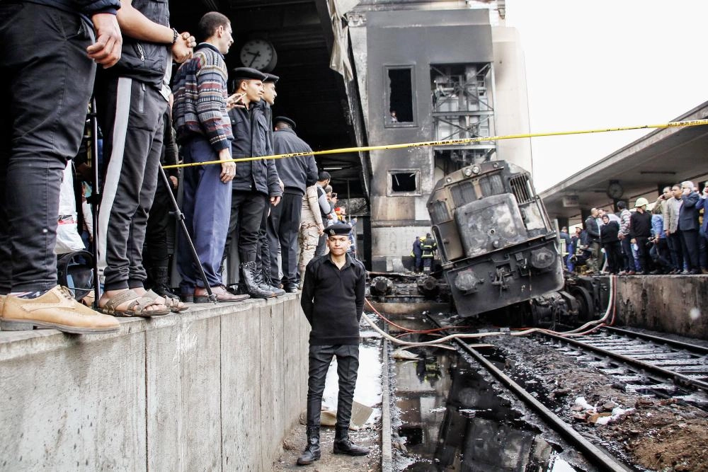 






رجال الأمن في موقع الحادث                                                      (د ب أ)