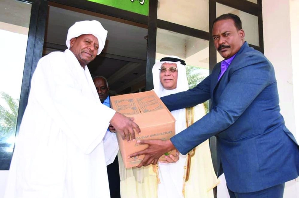 






 من توزيع التمور                                                                       (واس)