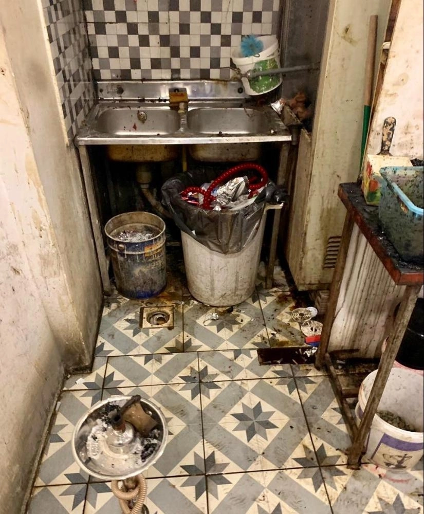 






من مخالفات وتجاوزات المقاهي والمطاعم                                                              (مكة)