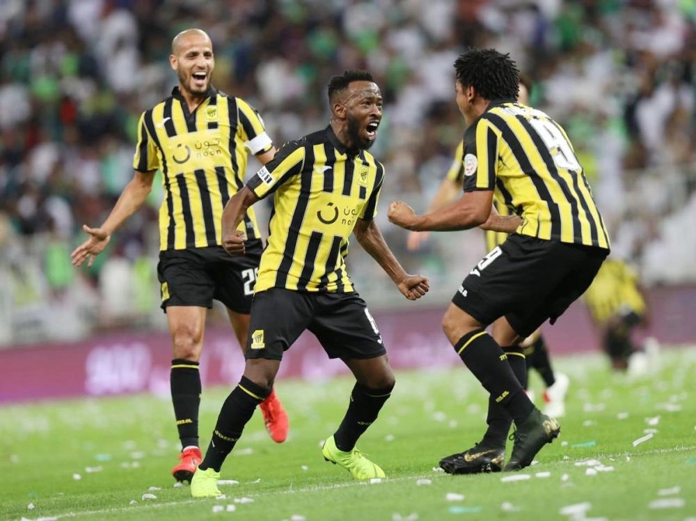 فرحة لاعبي الاتحاد بهدف رومارينو