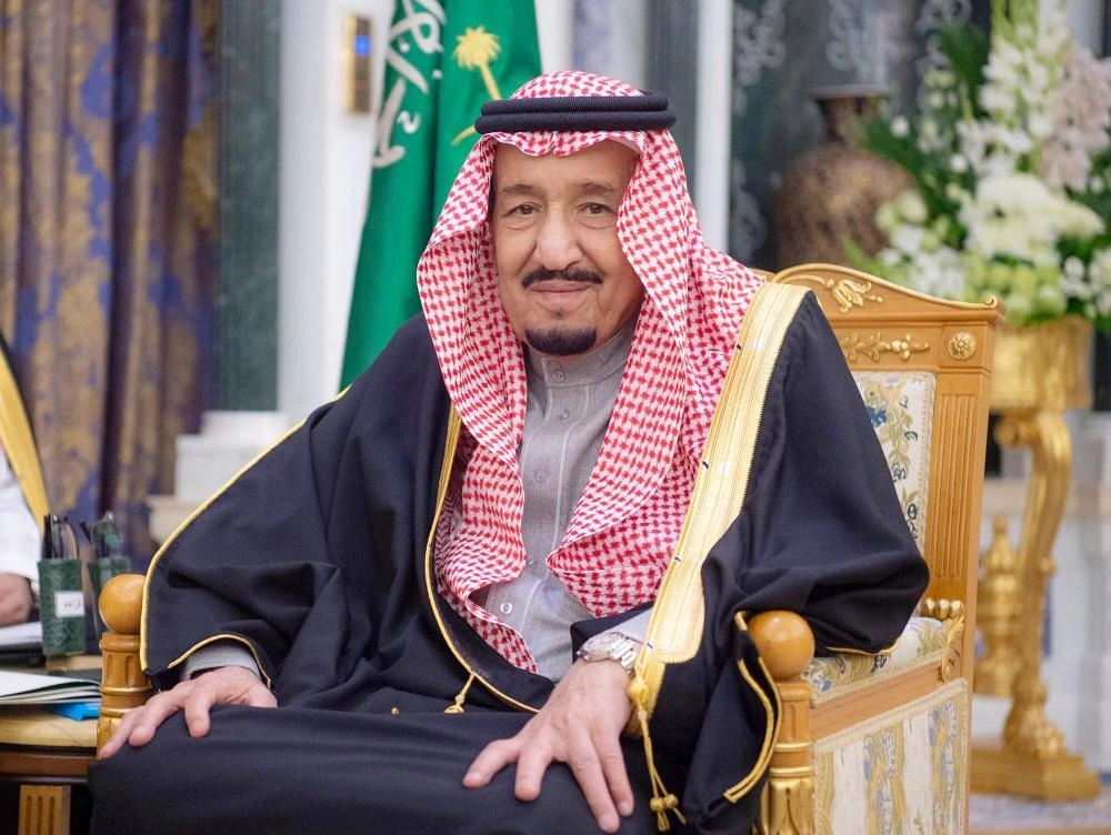 الملك سلمان خلال اللقاء 