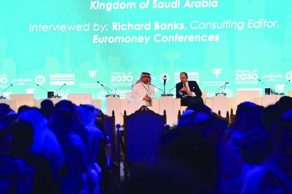 الحقيل متحدثا بالمؤتمر (الإسكان)