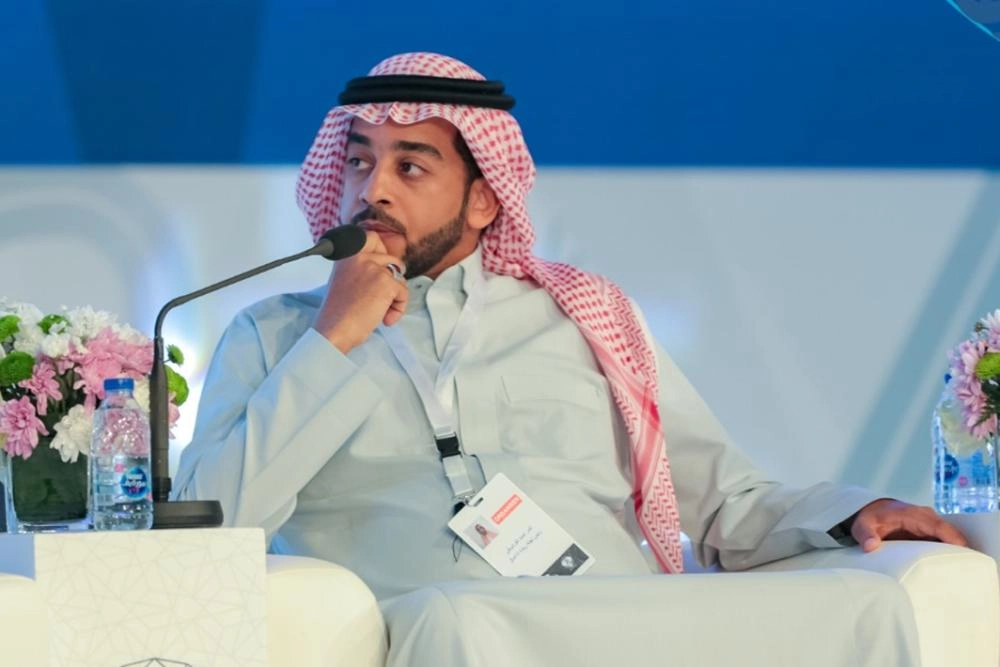 



 الفرشوطي متحدثا في الجلسة                                          (مكة)