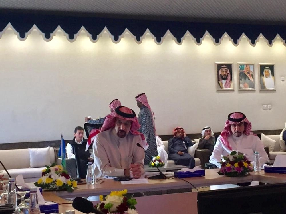 الفالح يتحدث للاعلاميين امس (مكة)