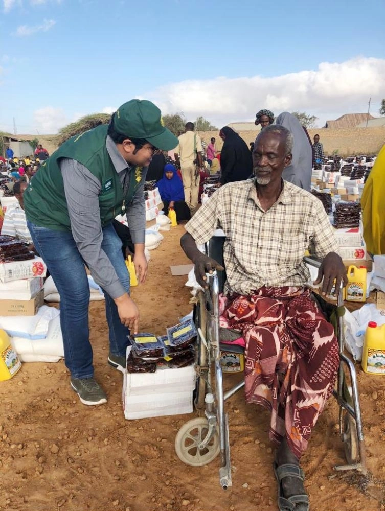 






مساعدات قدمها المركز في الصومال                           (واس) 