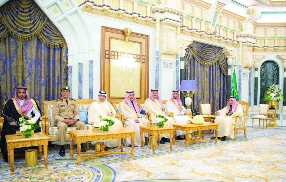 






الملك سلمان لدى استقباله عبدالعزيز بن تركي واللاعبين الحاصلين على ميداليات أولمبية وأعضاء الأجهزة الفنية والإدارية                                                                  (واس)