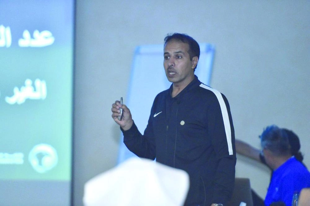 



جلال متحدثا للمقيمين في الدورة الأخيرة