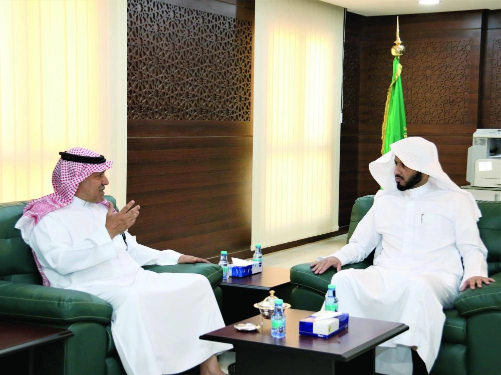 






عبدالرحمن الضحيان لدى لقائه صالح السعوي      (مكة)