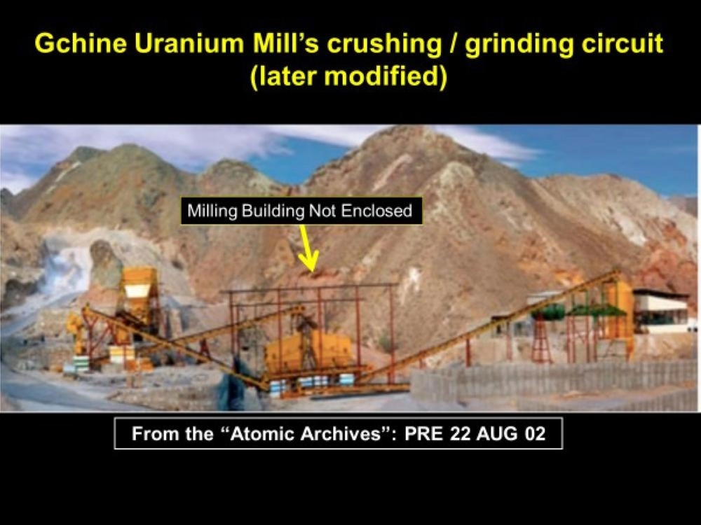 صور أرضية من الأرشيف النووي لكل من التصميمين الخارجي والداخلي لمبنى المعالجة الرئيس في مصنع إنتاج الكعكة الصفراء لموقع غتشين