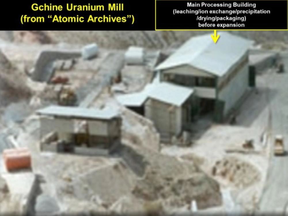 






صور أرضية من الأرشيف النووي لكل من التصميمين الخارجي والداخلي لمبنى المعالجة الرئيس في مصنع إنتاج الكعكة الصفراء لموقع غتشين