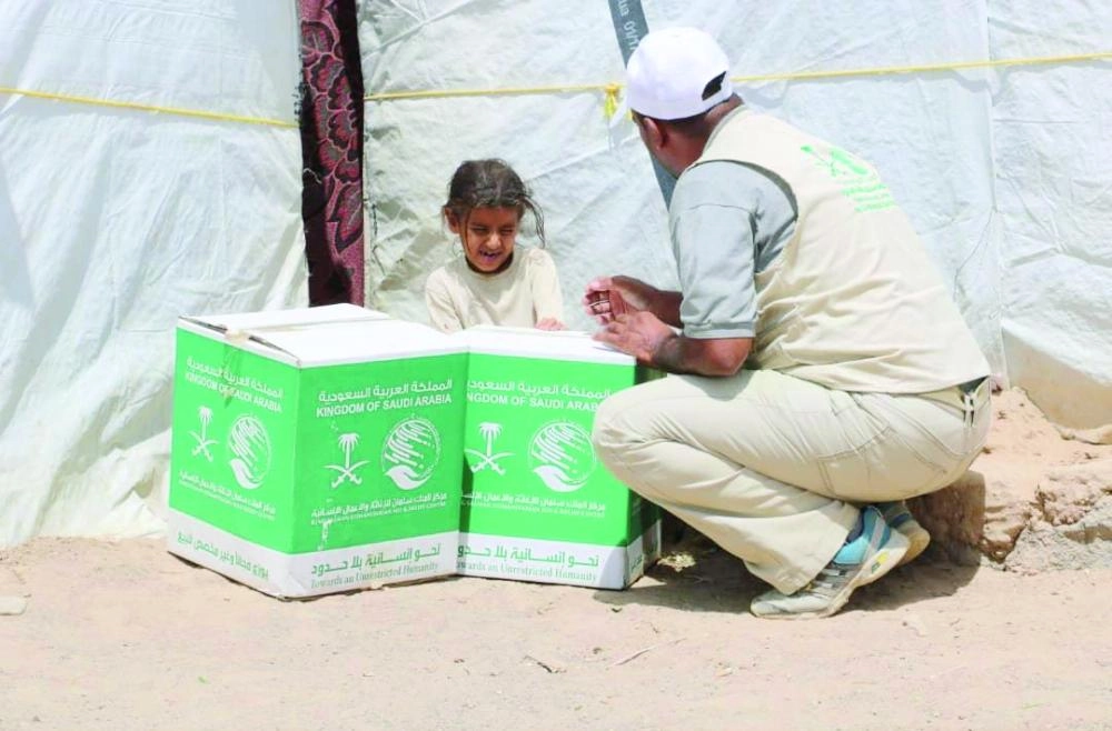 



توزيع السلال الغذائية في اليمن                      (واس)