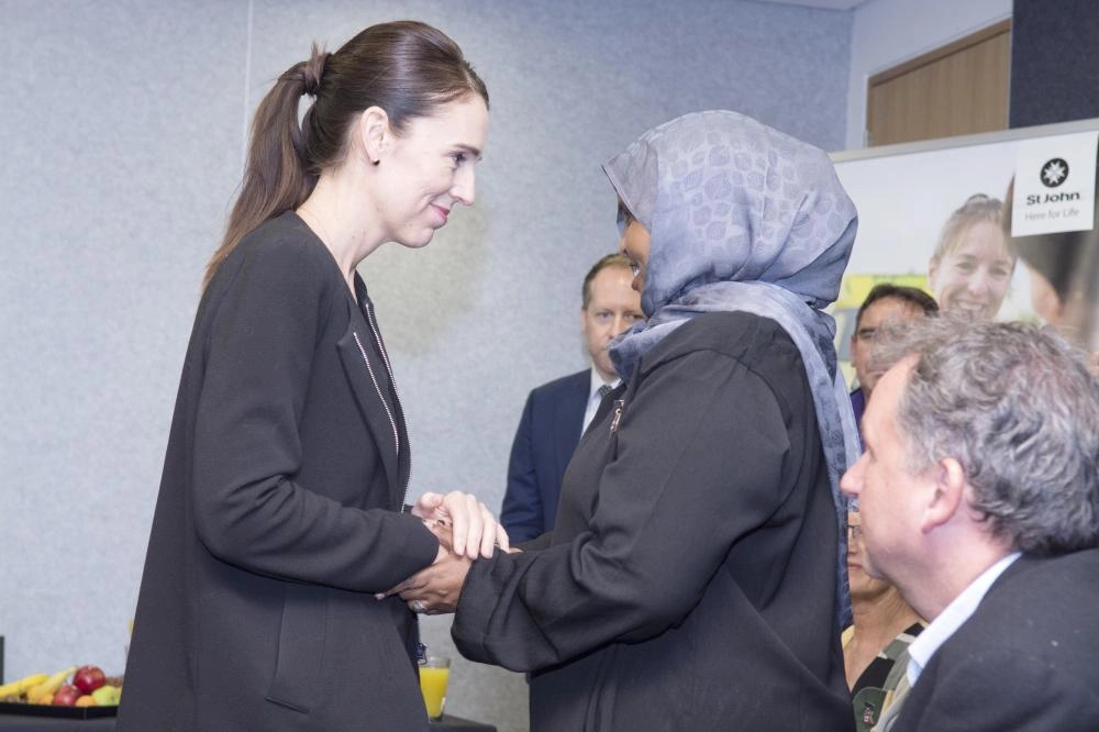 






جاسيندا أردرن تتفقد أسر الضحايا                                             (د ب أ)