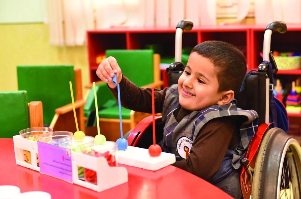 طفل داخل المركز 