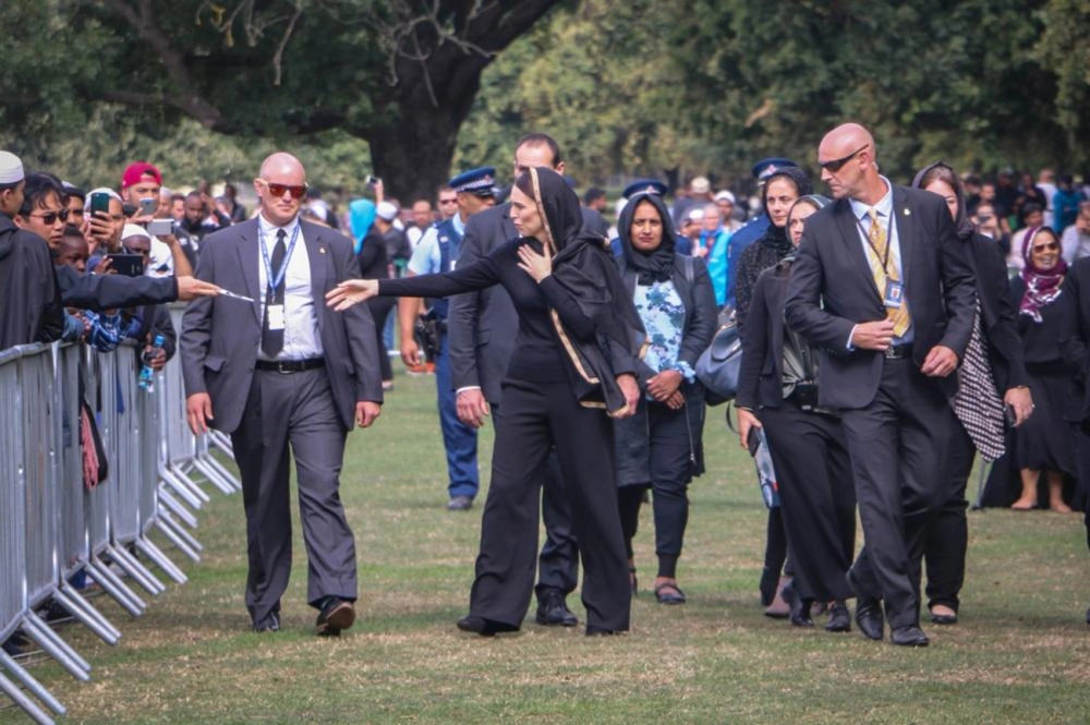 






جاسيندا أردرن لدى حضورها صلاة الجمعة في كرايستشيرش                                                                               (د ب أ)