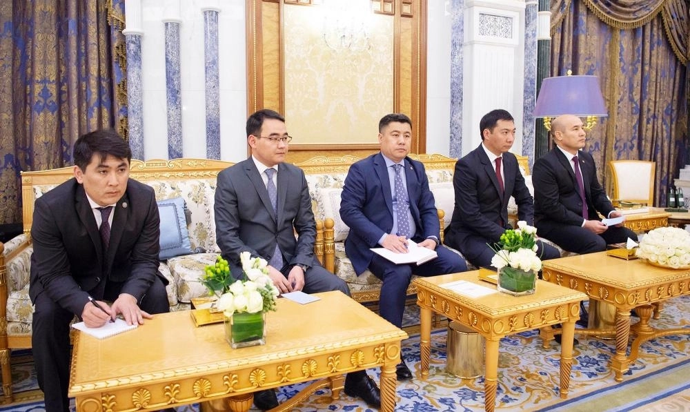 






  المسؤولون من جانب قرغيزستان