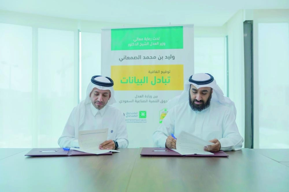 






أثناء توقيع الاتفاقية                                                                                               (مكة)