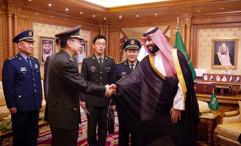 






الأمير محمد بن سلمان لدى استقباله وي فونغ خاه                         (واس)