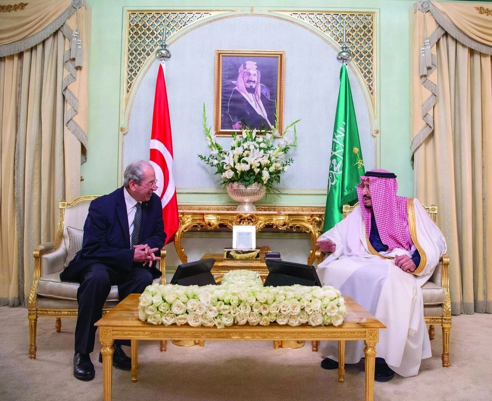 خادم الحرمين ورئيس مجلس نواب الشعب خلال اللقاء