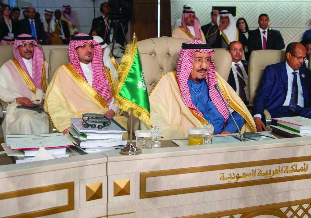 






خادم الحرمين لدى حضوره افتتاح أعمال القمة العربية