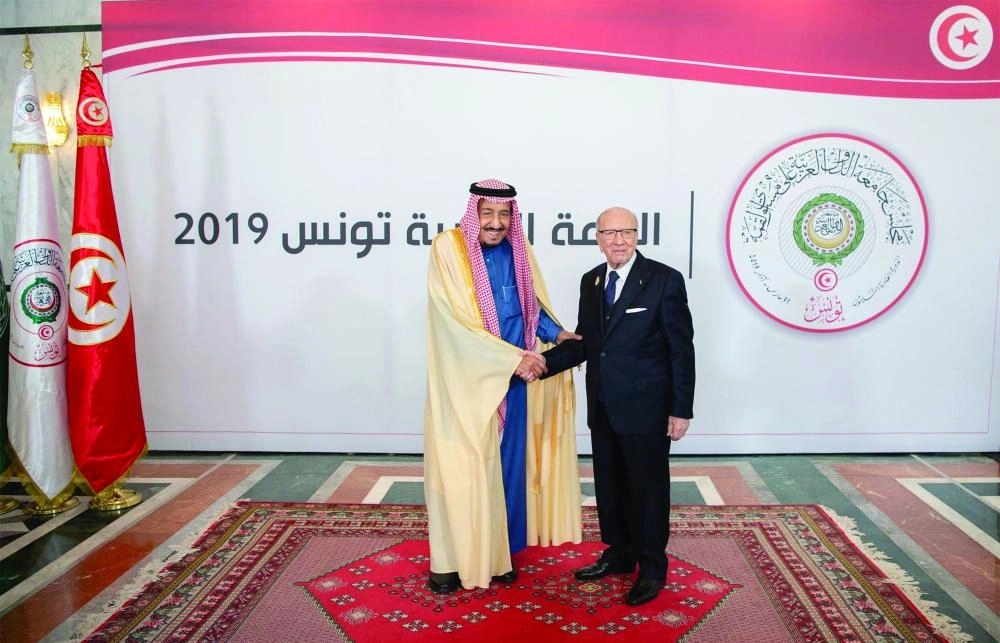 خادم الحرمين والرئيس التونسي قبل بدء أعمال القمة 