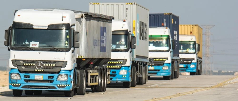 






شاحنات نقل على أحد الطرق الرئيسة                                                                  (مكة)