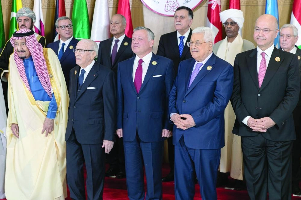 جانب من القمة (د ب أ)