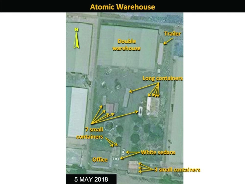 صورة من قوقل إيرث، توضح وجود حاويات في موقع المستودع (معهد العلوم والأمن الدولي)