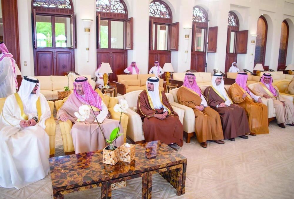 من حضور اللقاء بقصر الضيافة                                                       (واس)