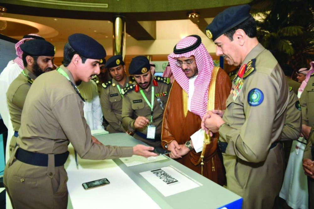 






بندر المشاري وسليمان العمرو خلال أعمال الملتقى            (مكة)