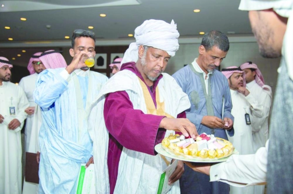 



من استقبال المعتمرين المستضافين                        (واس)