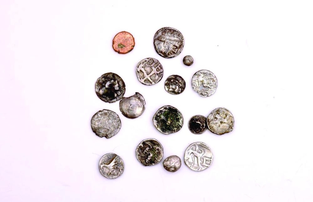 






من القطع الأثرية المستعادة     (واس)