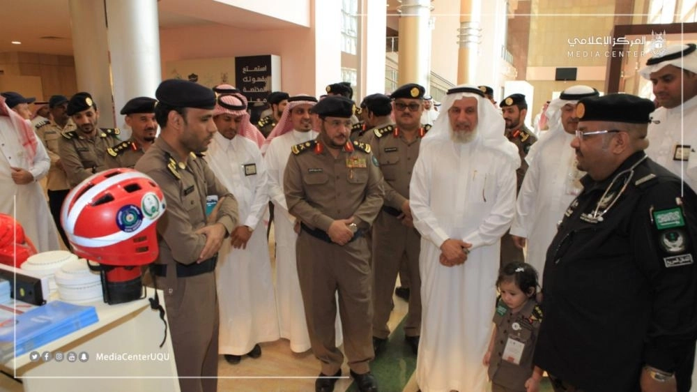 زيارة الدكتور عبدالله بافيل المعرض المصاحب