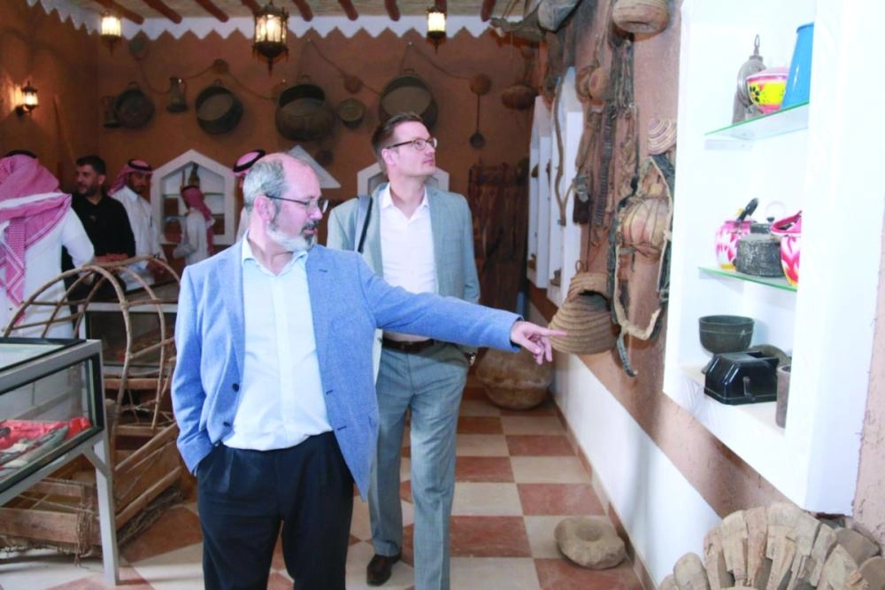 






جانب من زيارة وفد إدارة التراخيص لنادي الفيحاء     (مكة)