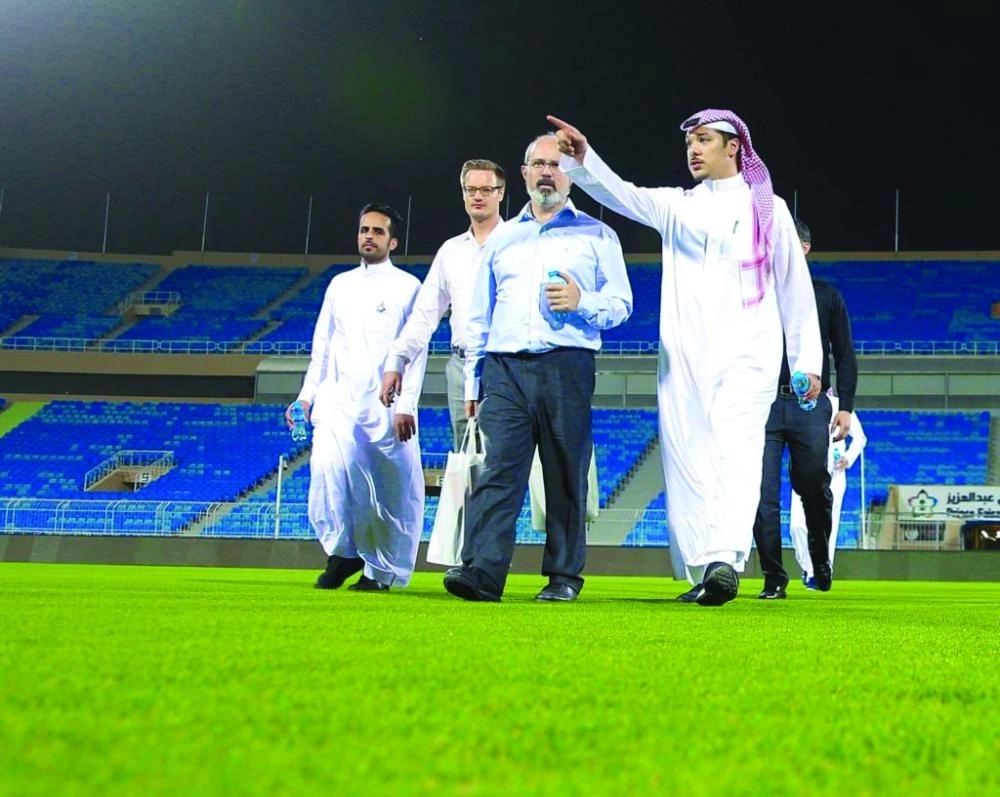 إدارة نادي التراخيص لدى زيارة ملعب الأمير فيصل بن فهد (مكة)