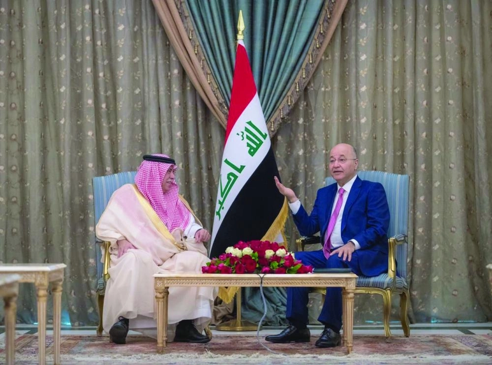 






برهم صالح لدى استقباله ماجد القصبي في بغداد أمس               (واس)