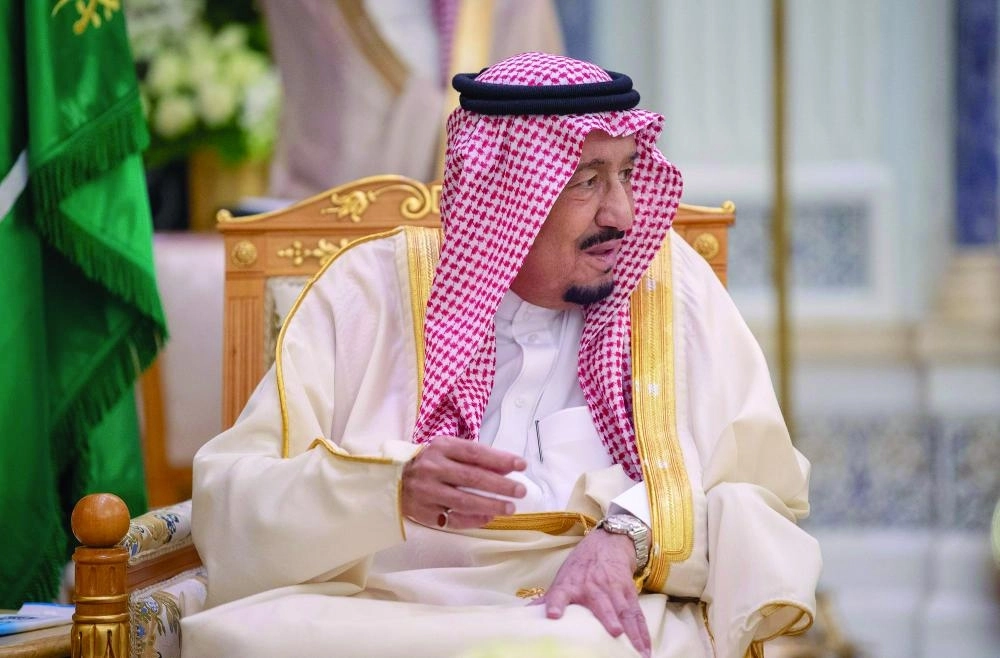 






خادم الحرمين خلال استقباله رئيس مجلس الأعيان الأردني