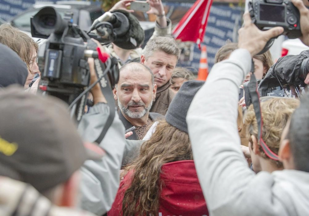 






أسر الضحايا عقب حضور المحاكمة                                                 (د ب أ)