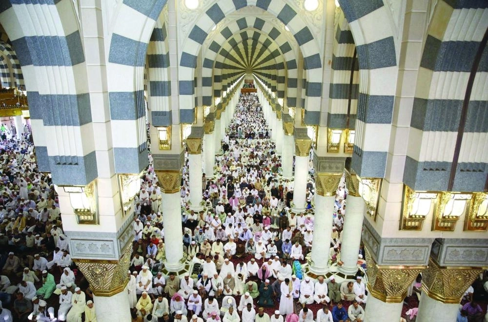 من صلاة الجمعة في المسجد النبوي (واس)