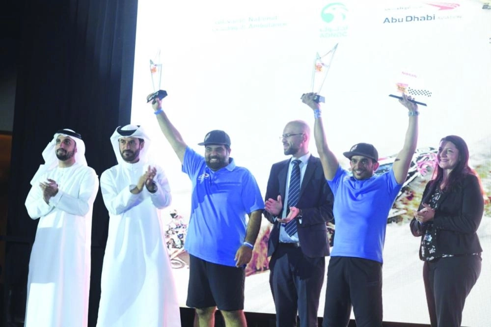 تتويج الدوسري برالي أبوظبي (مكة)