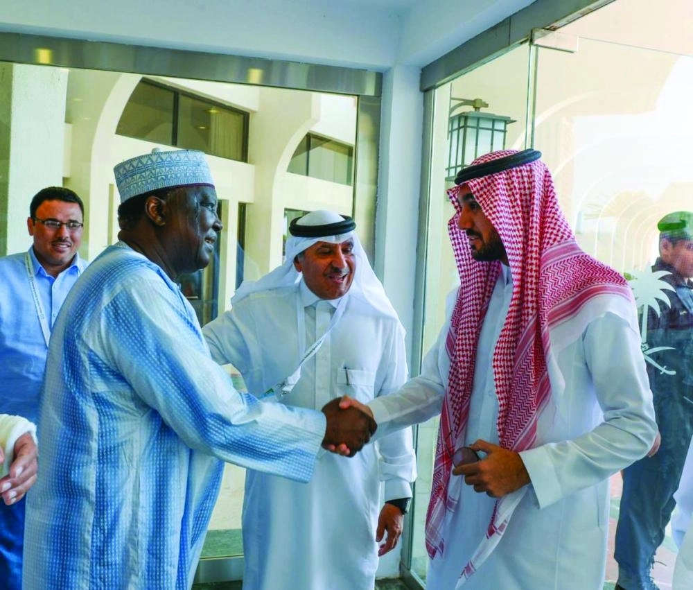 






عبدالعزيز بن تركي يلتقي قيادات رياضية على هامش الاجتماع                               (هيئة الرياضة)