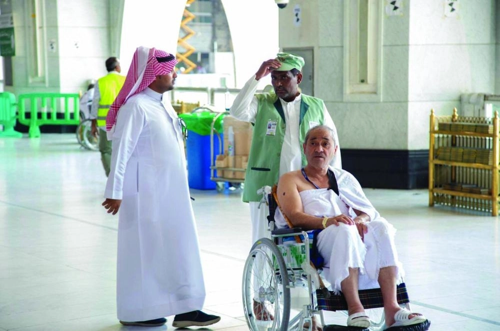 






معتمر على إحدى العربات                      (مكة)