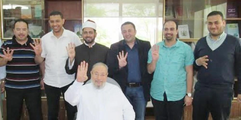 






إخوان مصر يرفعون شعار رابعة من قلب الدوحة                                 (مكة)