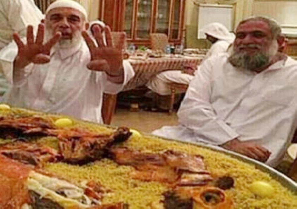 






الإخوان يقيمون ولائمهم في قطر